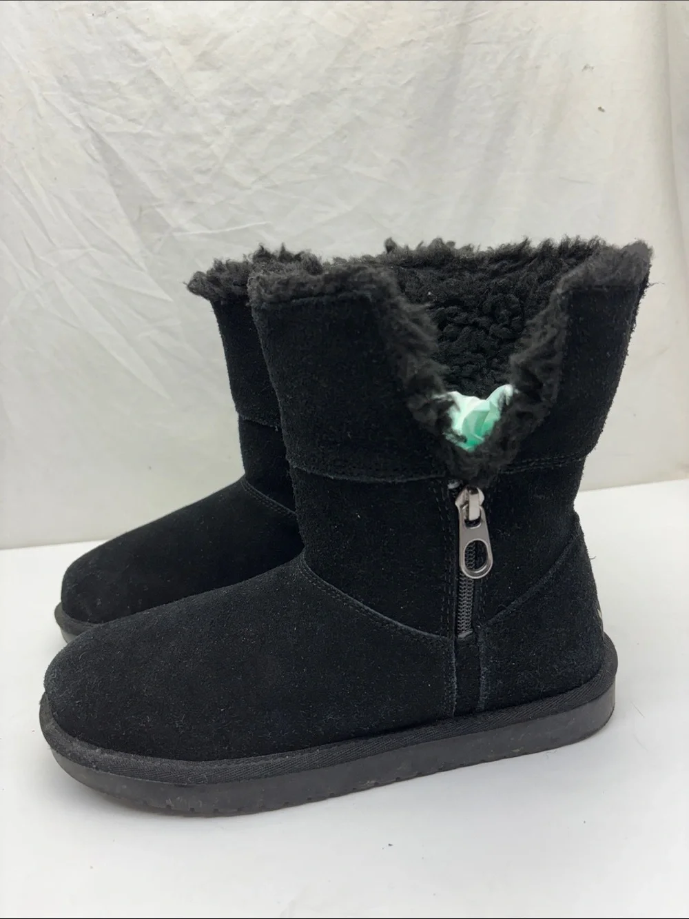Kolaburra by Ugg Black Faux-Shearling Winter Boots, size 4 big girl, box 74